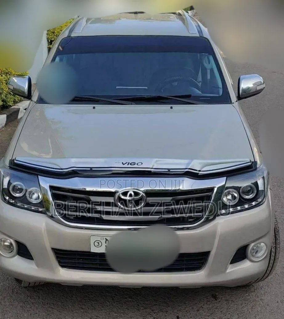 Toyota Hilux 2015 Gold