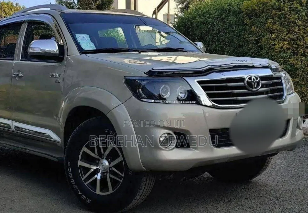 Toyota Hilux 2015 Gold