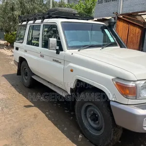 Toyota Land Cruiser 2012 White