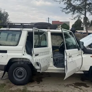 Toyota Land Cruiser 2012 White
