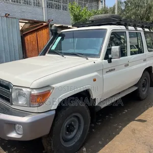 Toyota Land Cruiser 2012 White