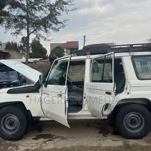 Toyota Land Cruiser 2012 White