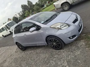 Toyota Yaris Base Hatchback 5dr 2010 Purple