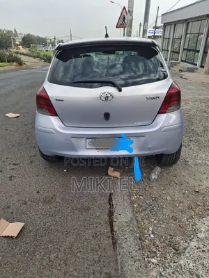 Toyota Yaris Base Hatchback 5dr 2010 Purple