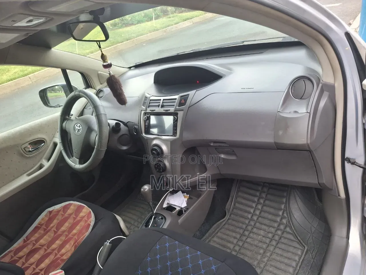 Toyota Yaris Base Hatchback 5dr 2010 Purple