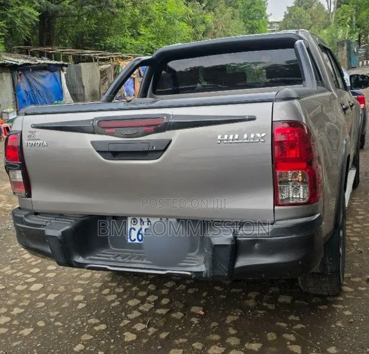 Toyota Hilux Revo Double Cab Deisel 2.4 AWD 2019 Silver
