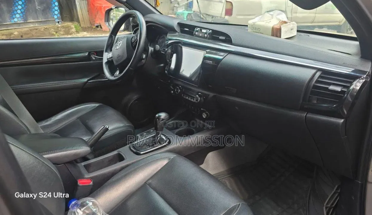 Toyota Hilux Revo Double Cab Deisel 2.4 AWD 2019 Silver