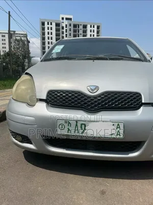 Toyota Vitz 2004 Silver
