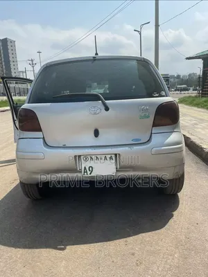 Toyota Vitz 2004 Silver