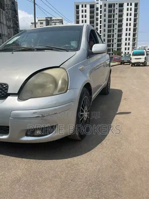 Toyota Vitz 2004 Silver