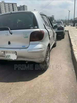 Toyota Vitz 2004 Silver