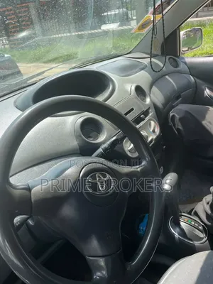 Toyota Vitz 2004 Silver