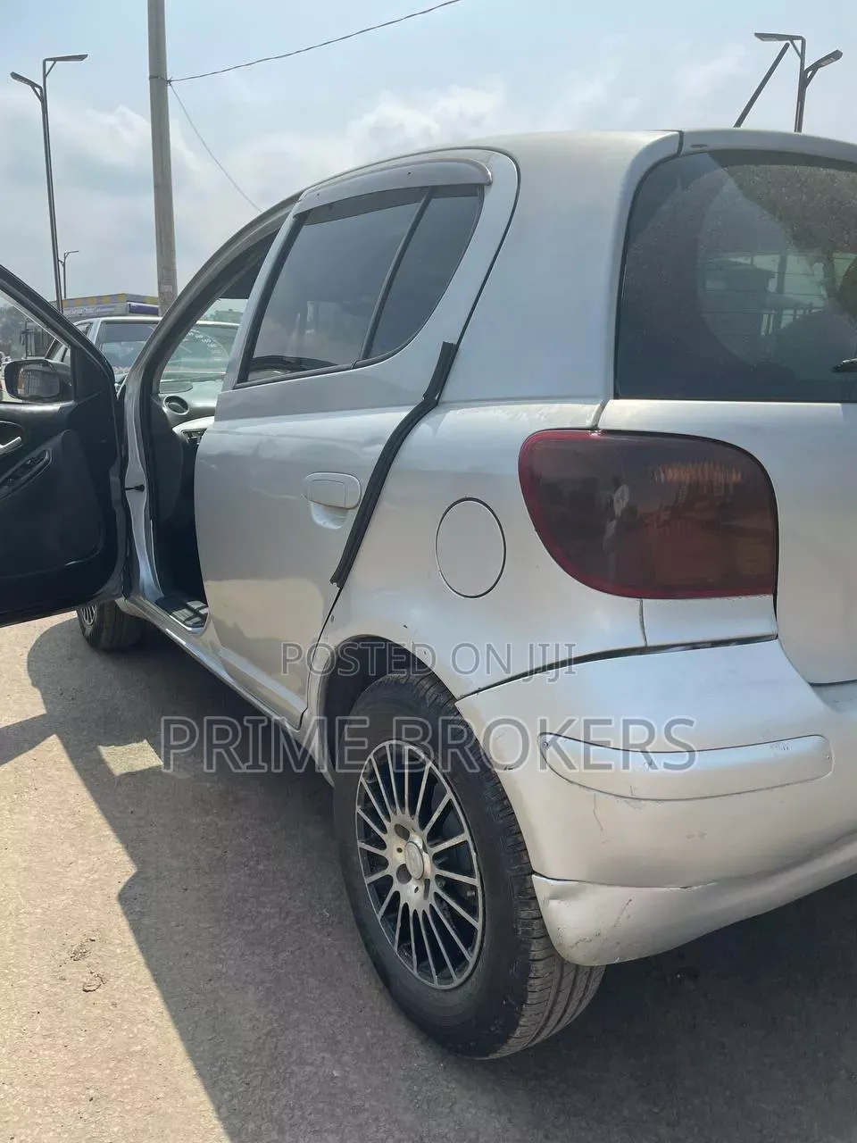 Toyota Vitz 2004 Silver