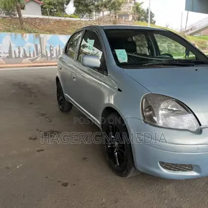 Toyota Vitz 2004 Silver