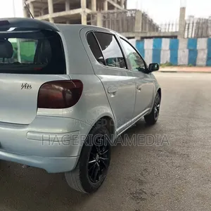 Toyota Vitz 2004 Silver