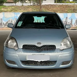 Toyota Vitz 2004 Silver