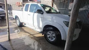 Toyota Hilux 2012 White