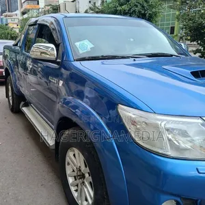 Toyota Hilux 2012 Blue