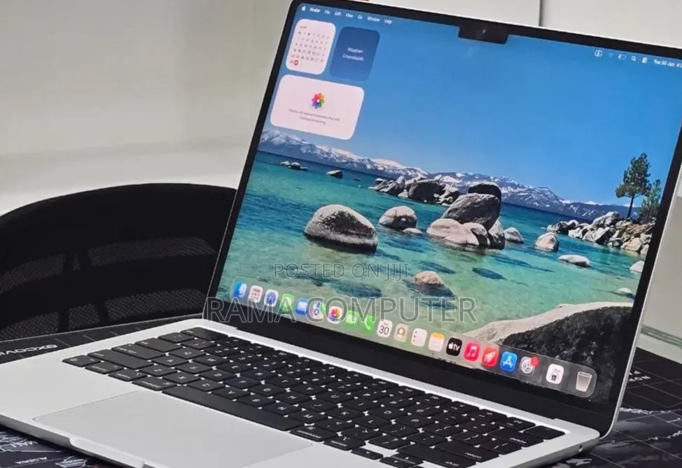 New Laptop Apple MacBook Air 2024 M3 16GB Apple M3 SSD 256GB