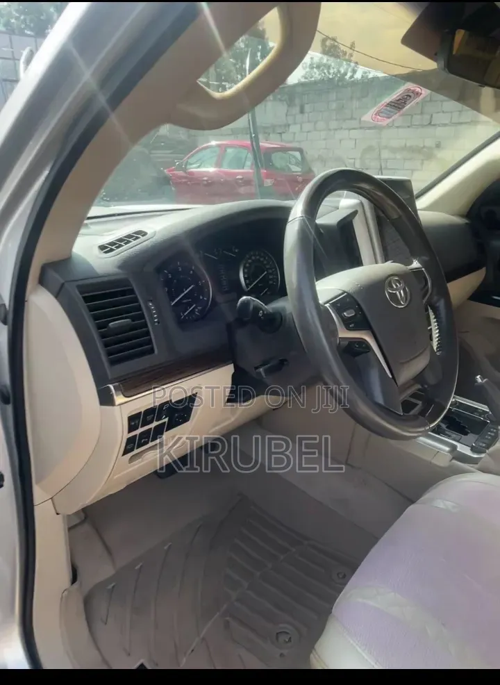Toyota Land Cruiser 2019 Silver
