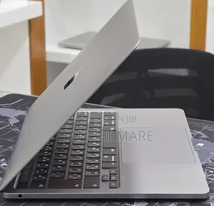 New Laptop Apple MacBook Pro 2020 M1 16GB Apple M1 Pro SSD 512GB
