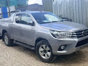 Toyota Hilux 2019 Silver