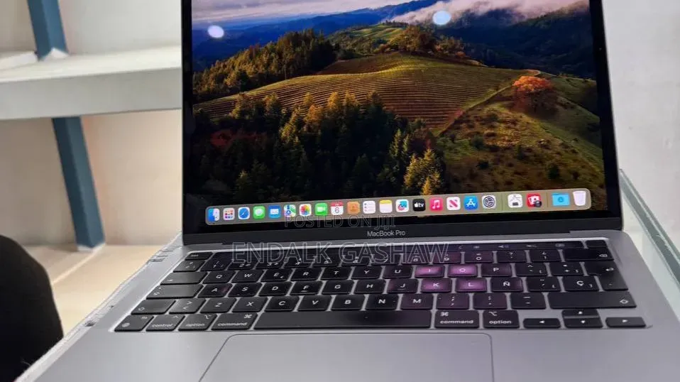 New Laptop Apple MacBook Pro 2020 M1 16GB Apple M1 SSD 512GB