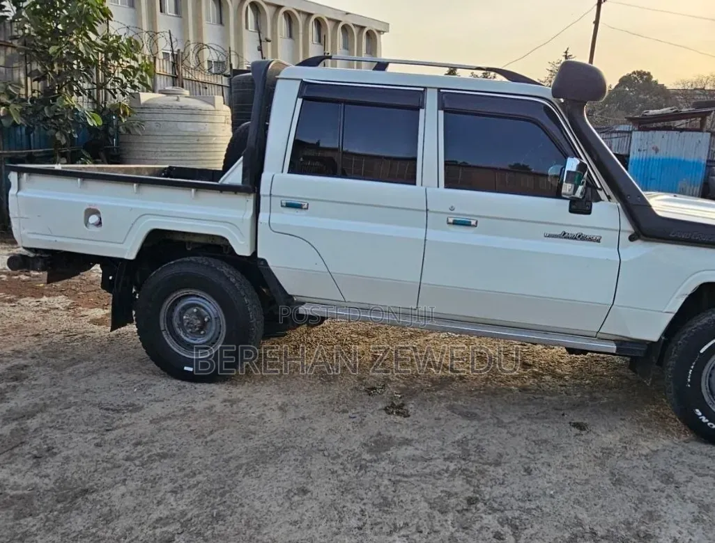 Toyota Land Cruiser 2018 White