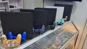 9.00 Ps4 Slim With 2 Joysticks