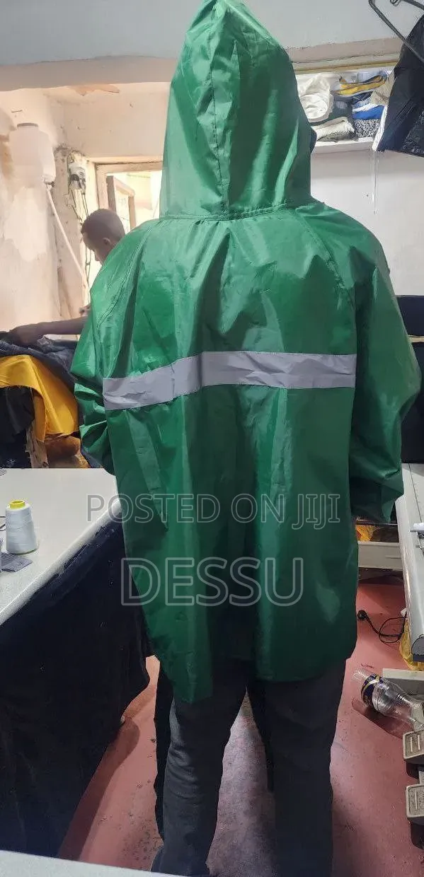 ጥራቱን የጠበቀ የዝናብ ልብስ በዚፕ (Free Size) - / Raincoat for Sale