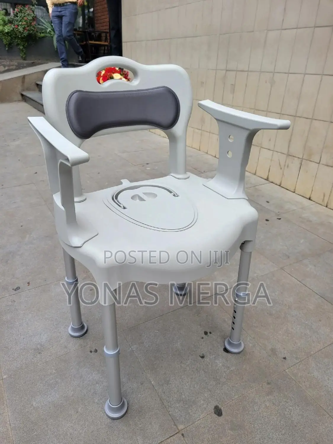 Toilet/Potty Chair乍it Serves as a 3-in-1 Mobility Aid: A Standalone