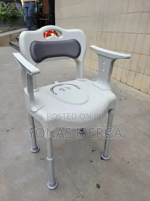 Toilet/Potty Chair乍it Serves as a 3-in-1 Mobility Aid: A Standalone
