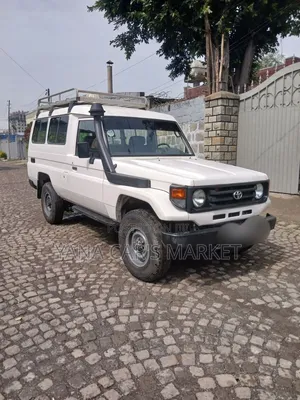 Toyota Land Cruiser 2005 White