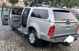 Toyota Hilux 2010 Silver
