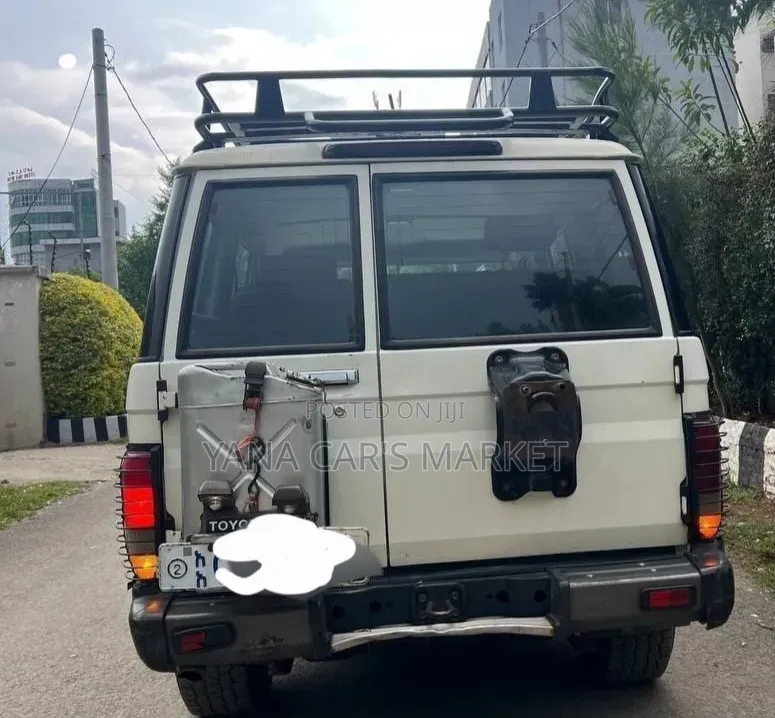 Toyota Land Cruiser 2014 White