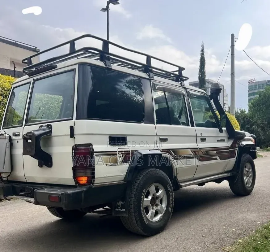 Toyota Land Cruiser 2014 White