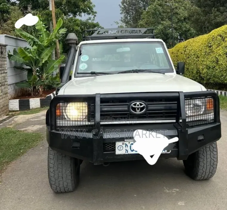 Toyota Land Cruiser 2014 White