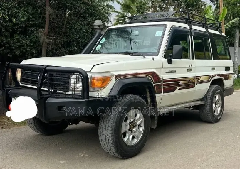 Toyota Land Cruiser 2014 White