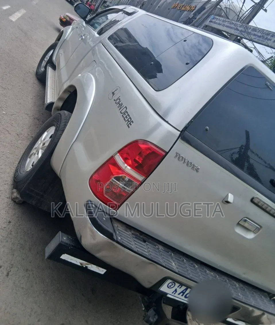 Toyota Hilux 2014 Silver