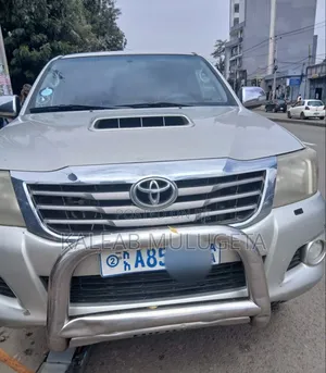 Toyota Hilux 2014 Silver
