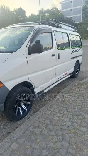 Toyota HiAce 2004 White