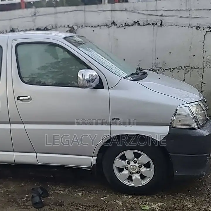 Toyota HiAce 2011 Silver