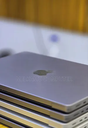New Laptop Apple MacBook Pro 2021 M1 16GB Apple M1 Pro SSD 512GB