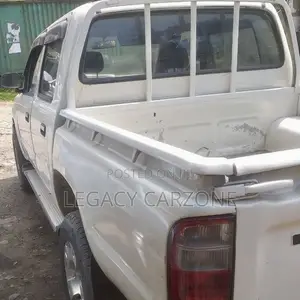Toyota Land Cruiser 2004 White