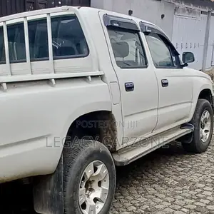 Toyota Land Cruiser 2004 White