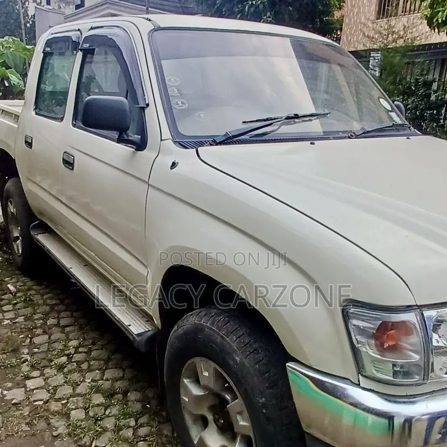 Toyota Land Cruiser 2004 White