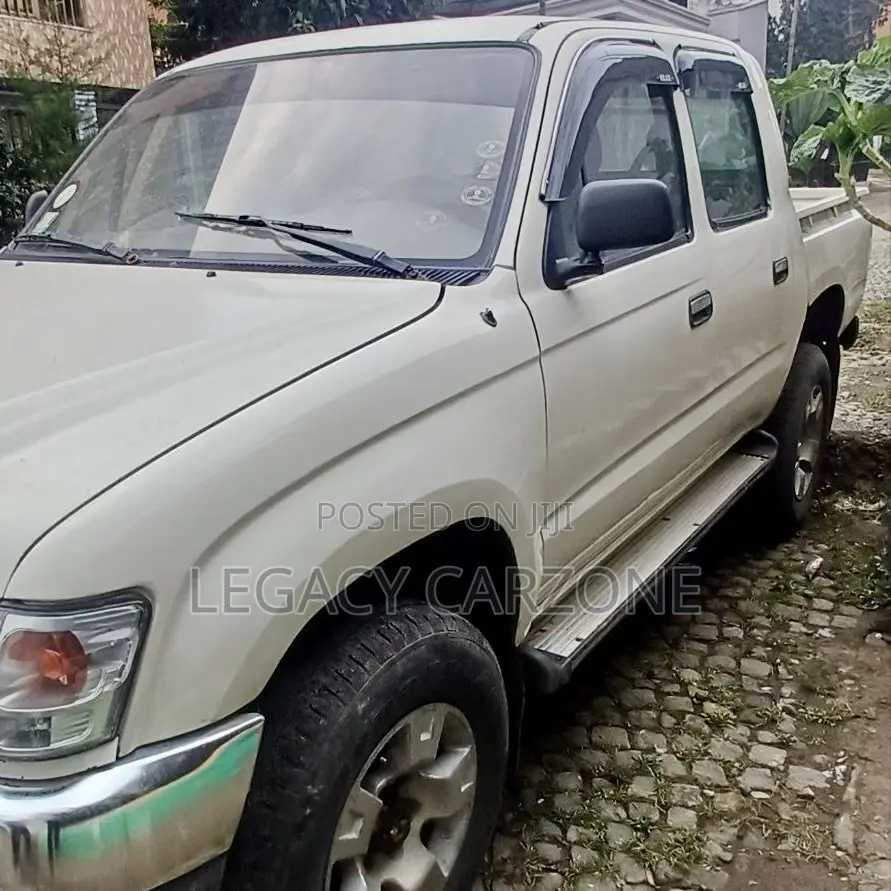 Toyota Land Cruiser 2004 White