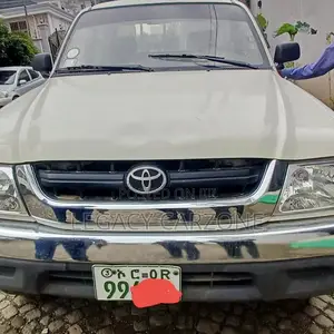 Toyota Land Cruiser 2004 White