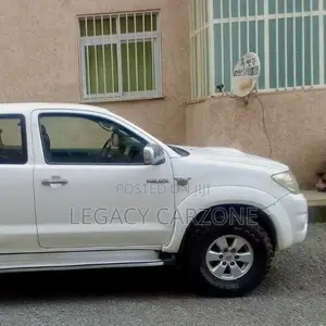 Toyota Hilux 2011 White