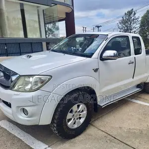 Toyota Hilux 2011 White